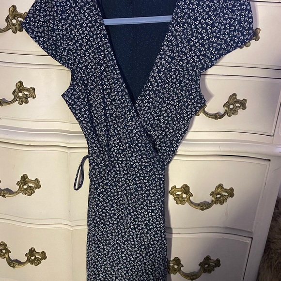 Brandy Melville Robbie Dress - Picture 2 of 5